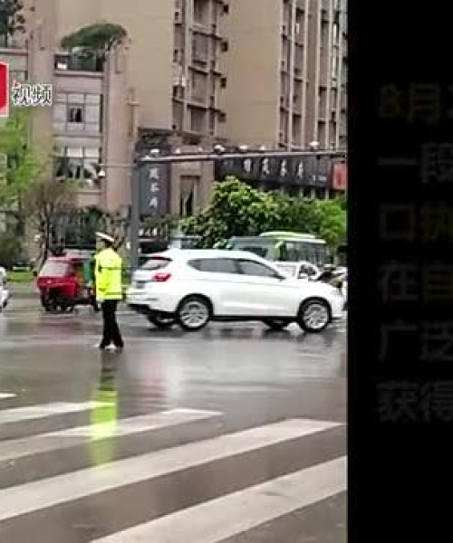 自贡十字路口新闻头条，智能交通系统助力城市高效运行